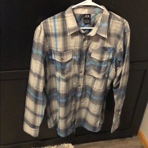Oakley Button up